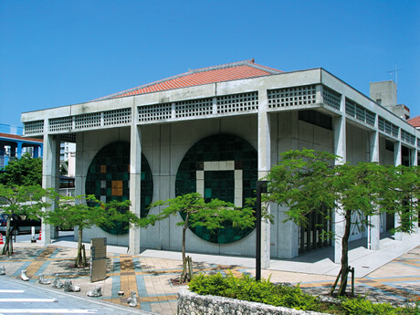 Exterior of the University Library and Arts Museum