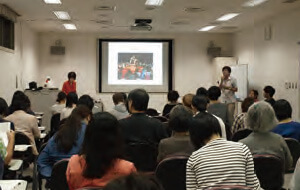 ［写真］芸術学専攻による教養講座・特別講座風景