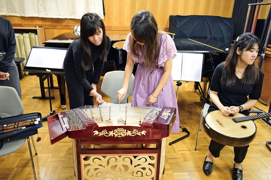 ［写真］台湾の楽器演奏体験風景