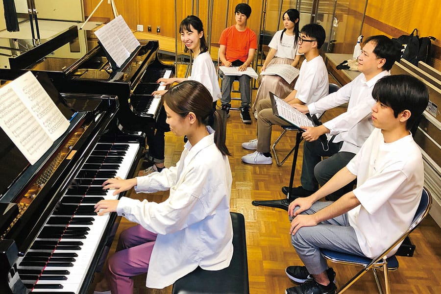 ［写真］学内演奏会（ピアノ重奏）演奏風景