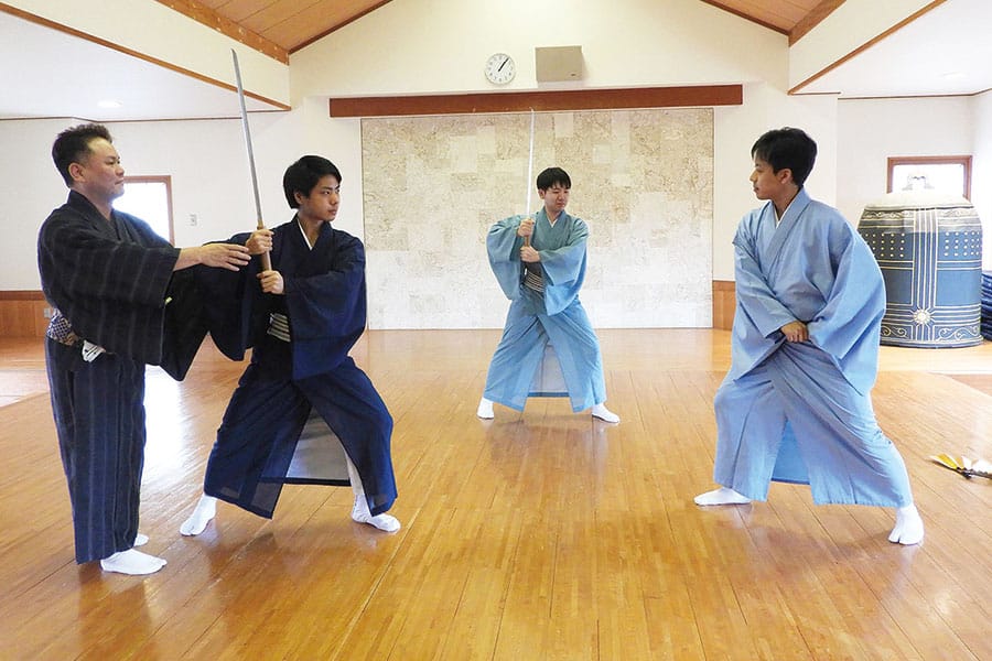 ［写真］琉球組踊舞踊コース授業風景（組踊）