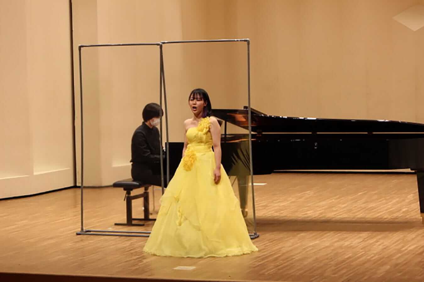 ［写真］学内演奏会　―声楽コース 1・2年次 独唱 3年次 日本歌曲―演奏風景8