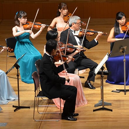 ［写真］弦楽合奏