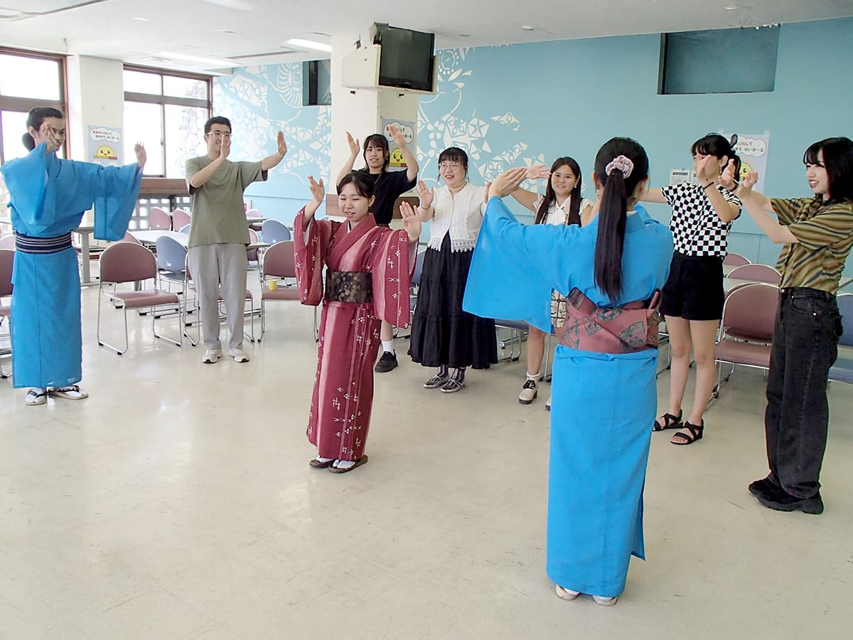 ［写真］姉妹校・県費受入留学生成果発表会兼第1回異文化交流会の様子3