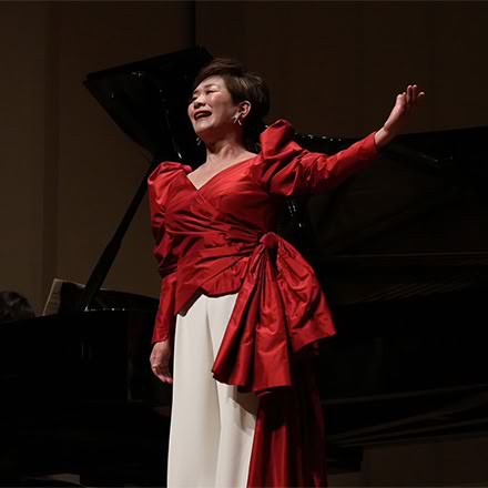 ［写真］2025年3月　 令和6年度沖縄県立芸術大学 奏楽堂演奏会「山下牧子 メゾソプラノリサイタル」より