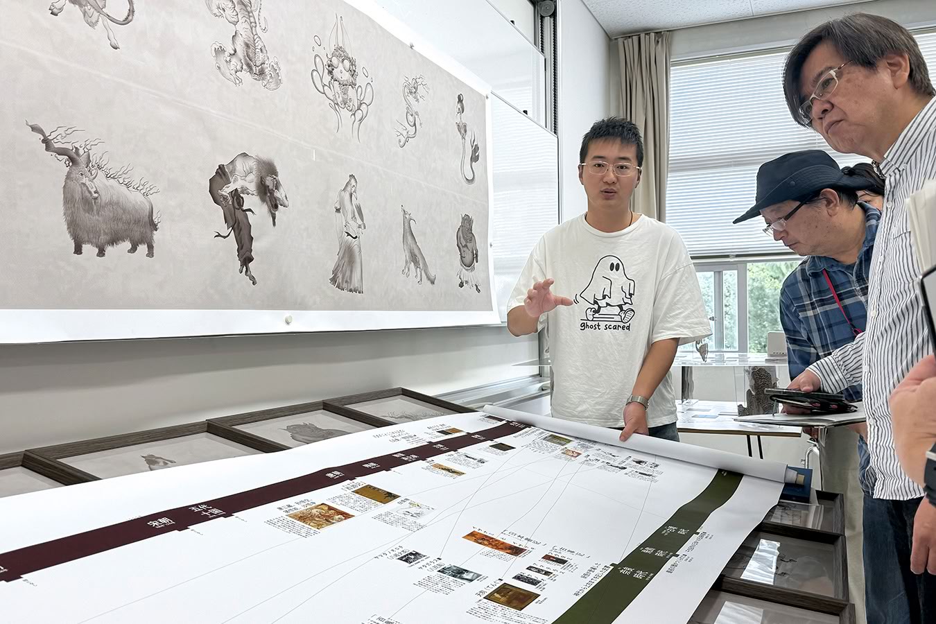 ［写真］講義での作品講評風景