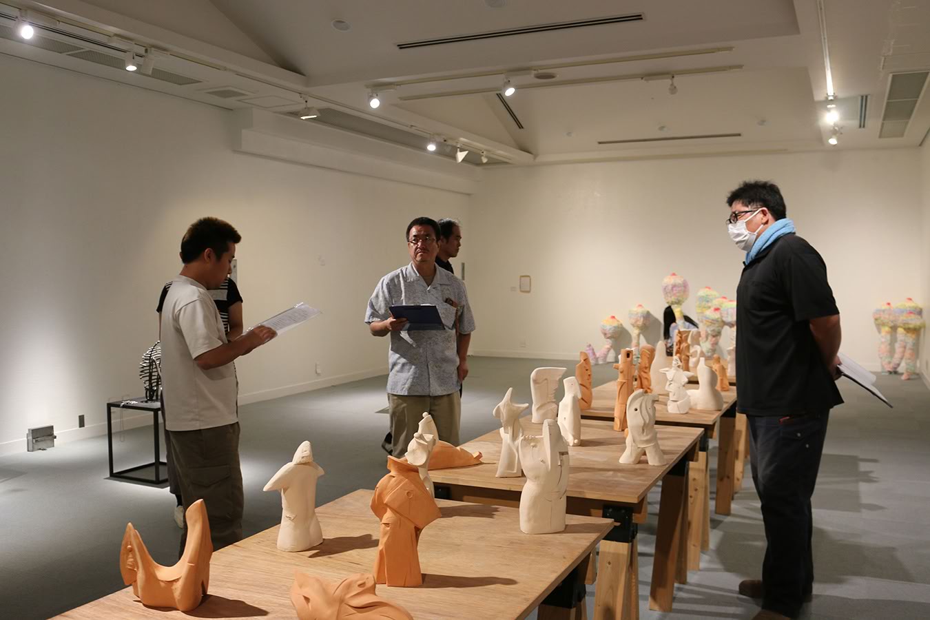 ［写真］講義での作品講評風景